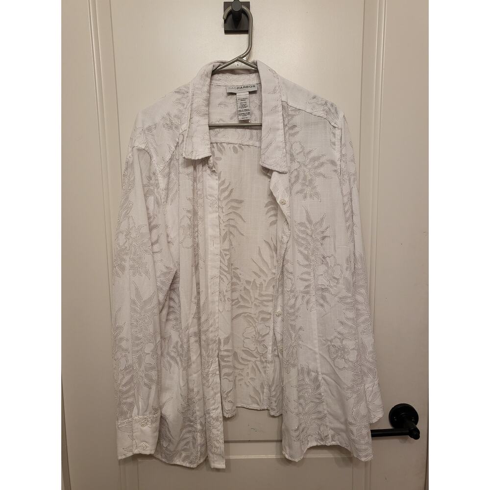 Sag Habor White Floral button up with sheer lace details 24w